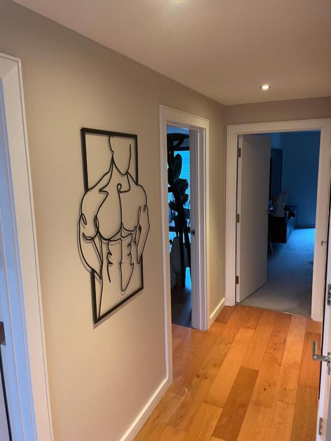 Cosy Bedroom In Luxury Apartment Лондон Екстериор снимка